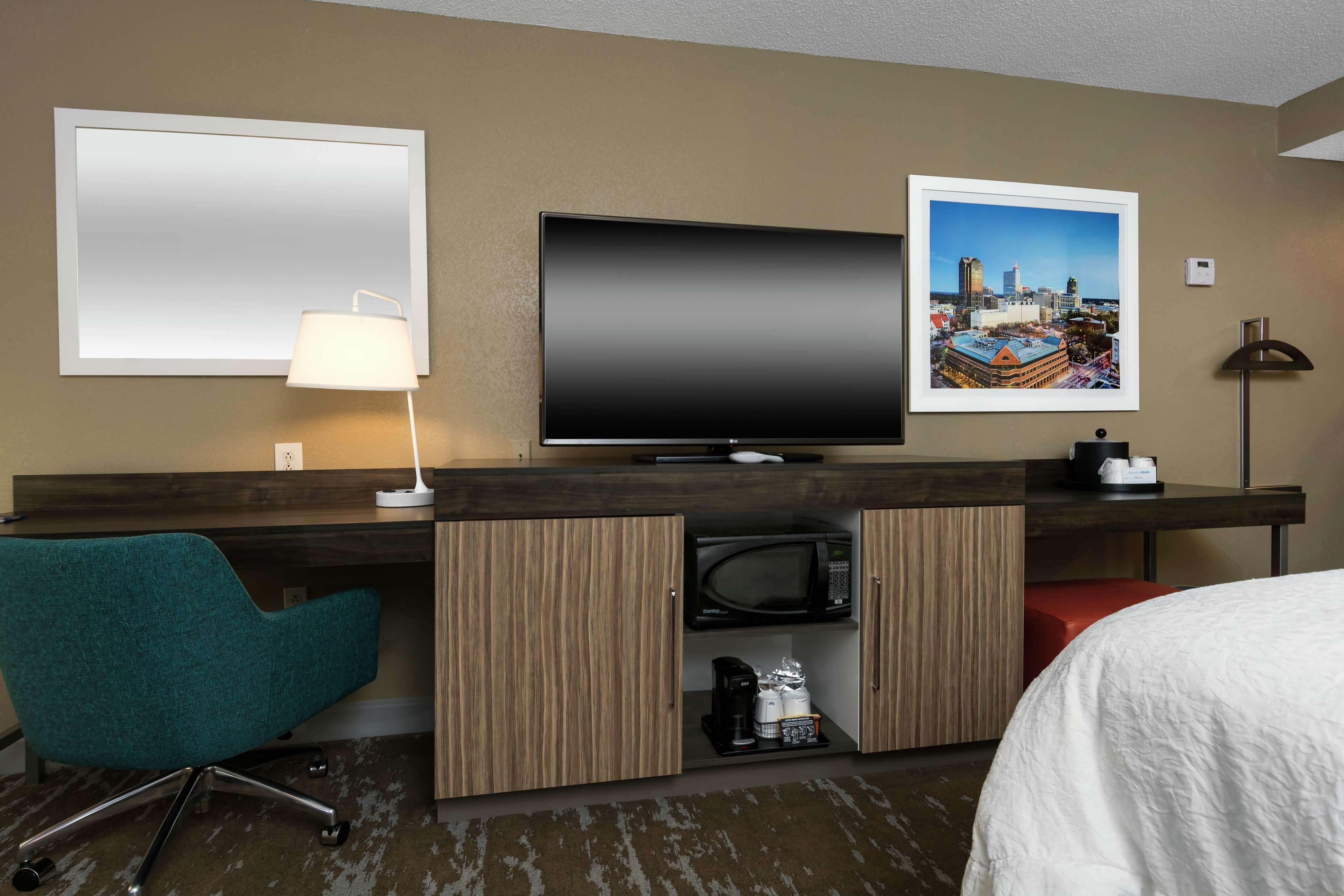 Hampton Inn & Suites Raleigh Cary Lenovo Center Esterno foto