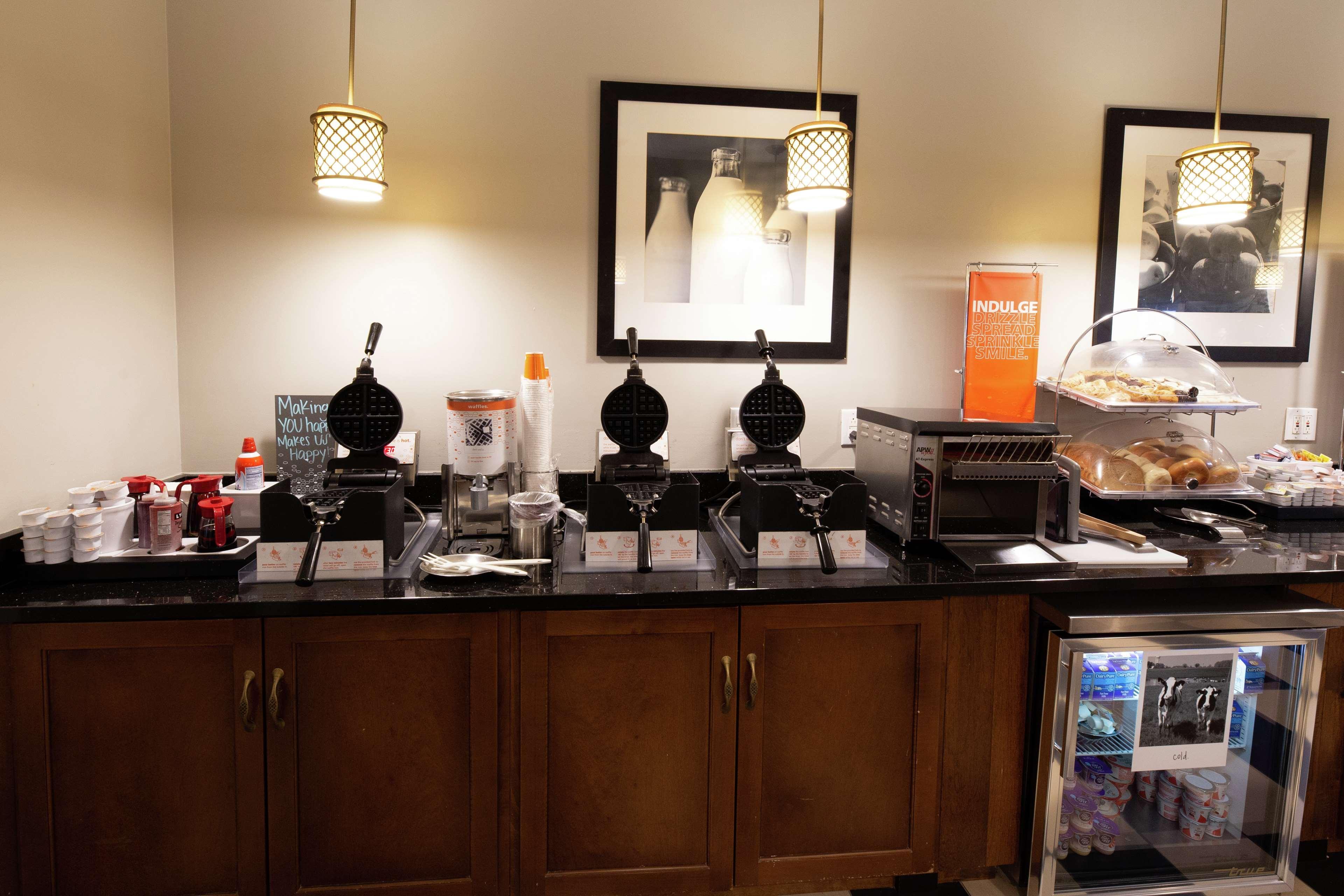 Hampton Inn & Suites Raleigh Cary Lenovo Center Esterno foto