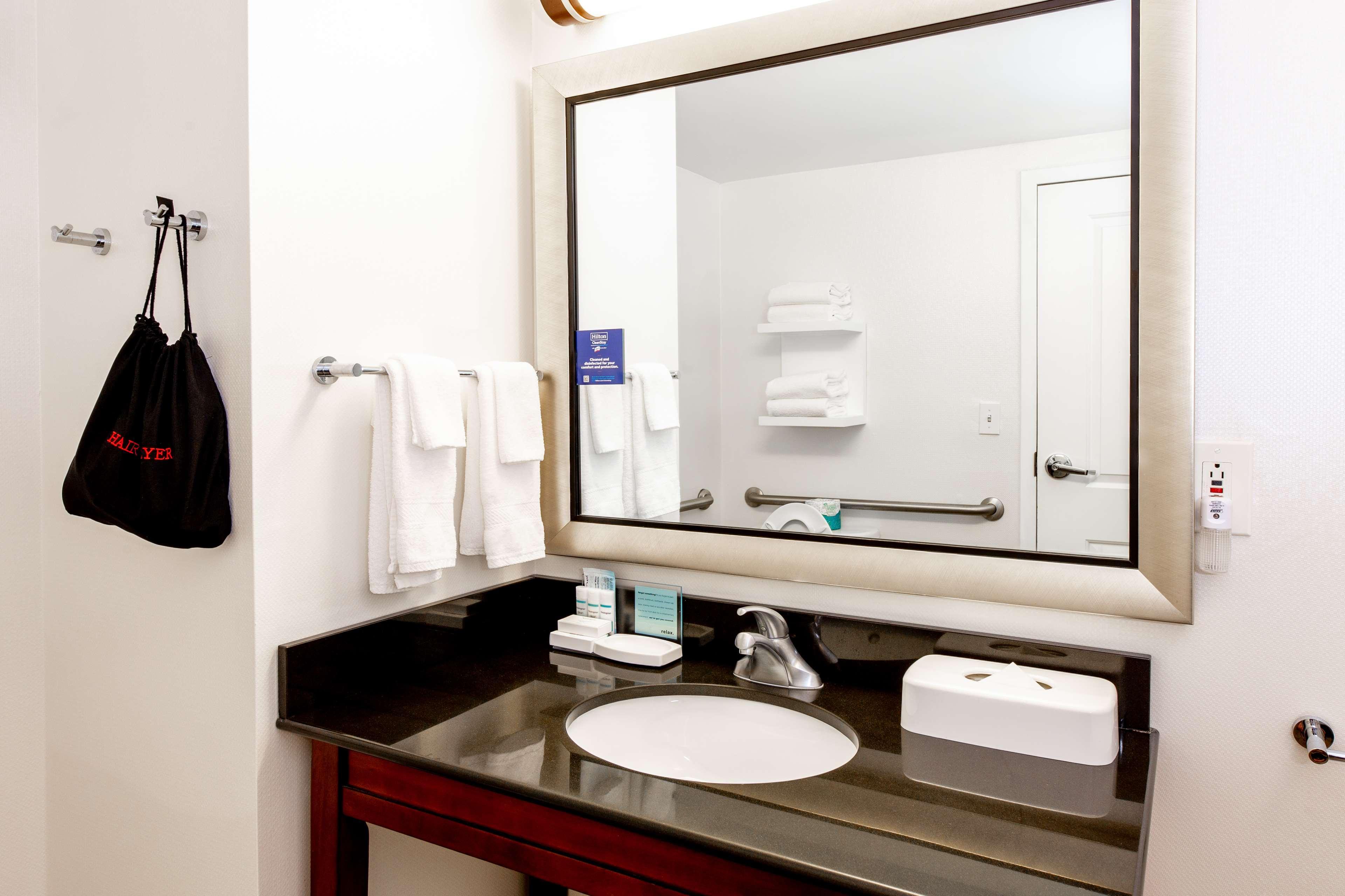 Hampton Inn & Suites Raleigh Cary Lenovo Center Esterno foto