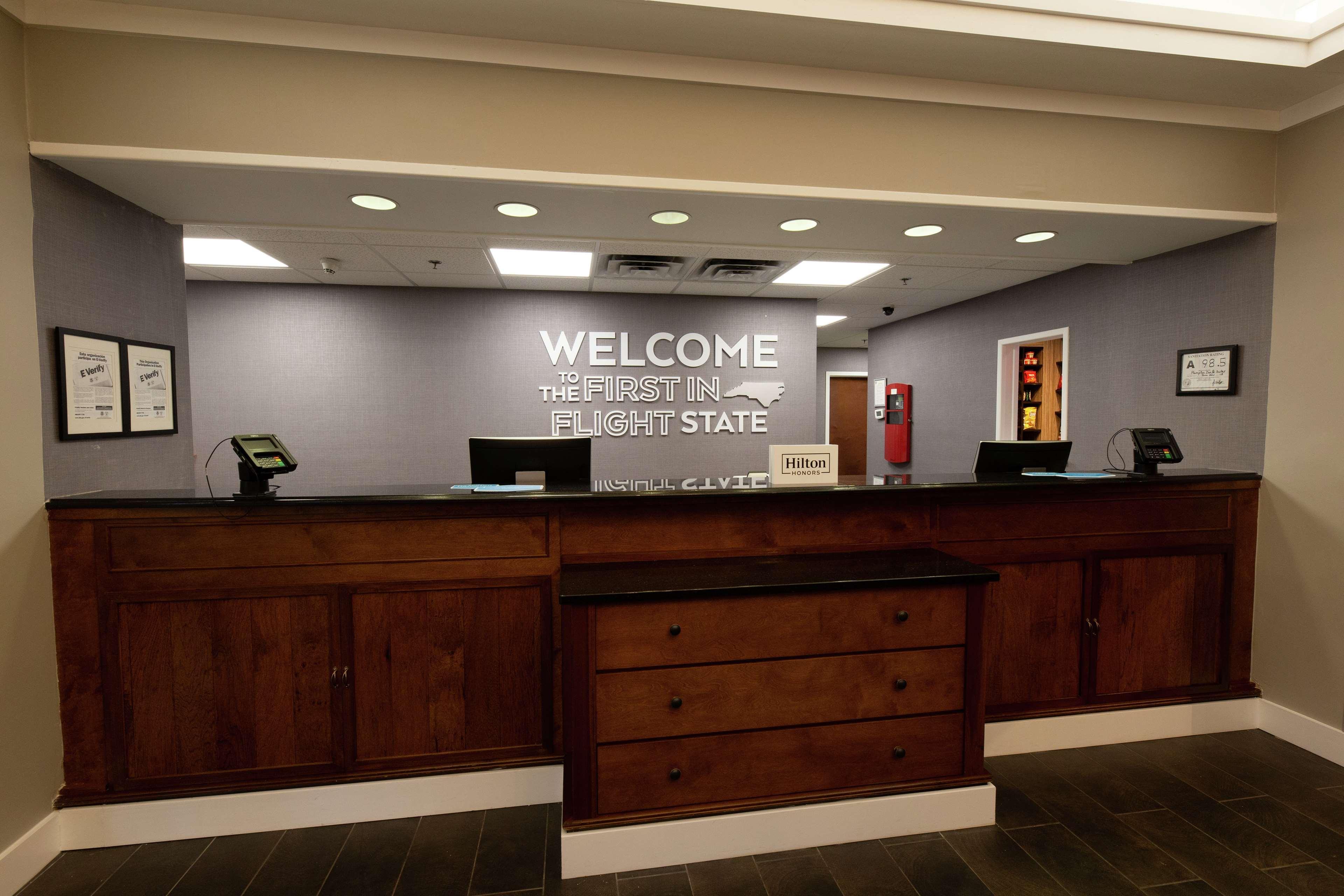 Hampton Inn & Suites Raleigh Cary Lenovo Center Esterno foto