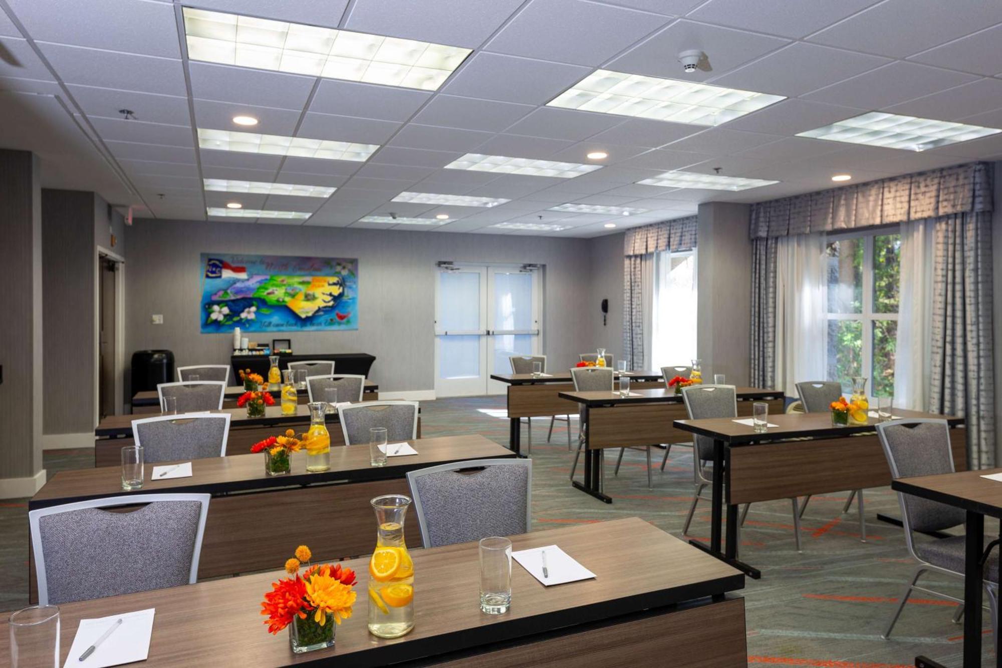 Hampton Inn & Suites Raleigh Cary Lenovo Center Esterno foto