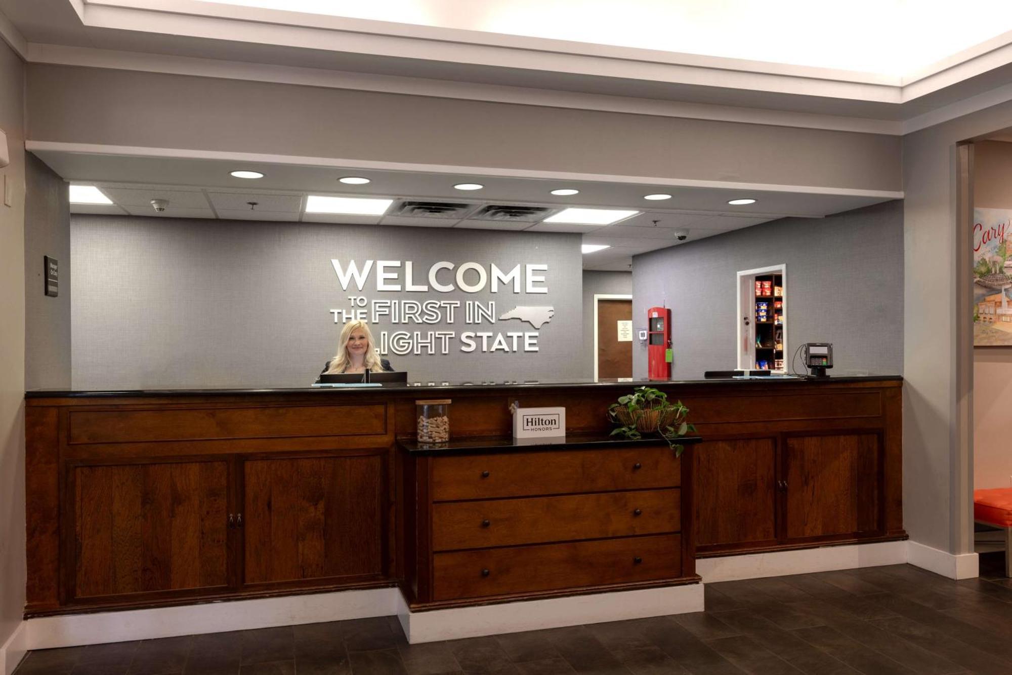 Hampton Inn & Suites Raleigh Cary Lenovo Center Esterno foto